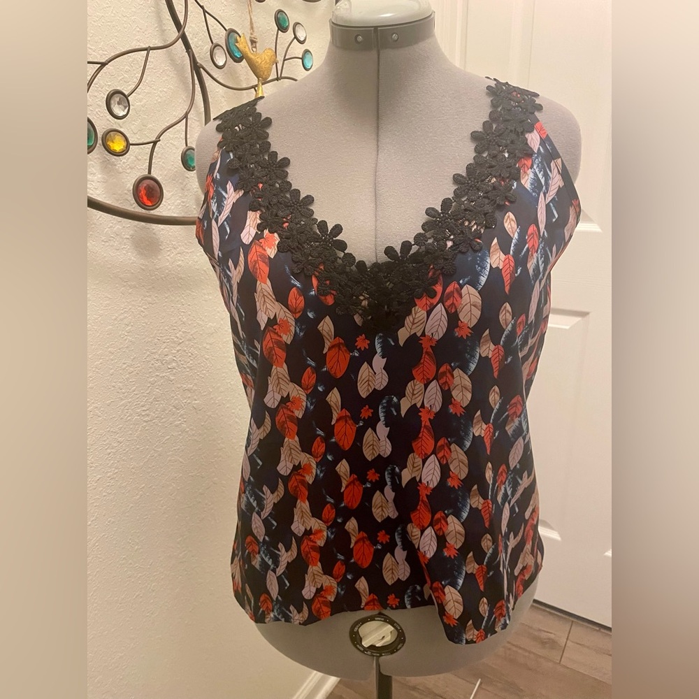 Shein Sleeveless Top Size Large leaf print Stretch floral lace Vneck